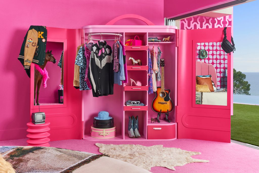 Pink Closet Of Ken