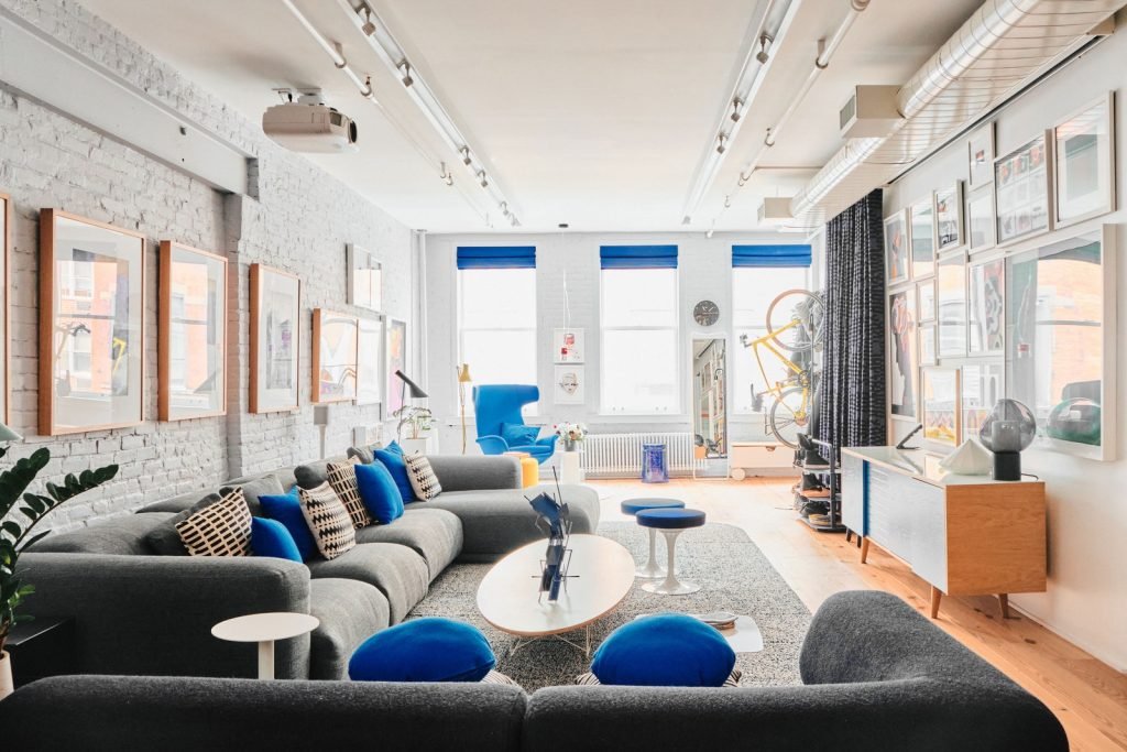 Living Room In Manhattan Loft : Shelhammer