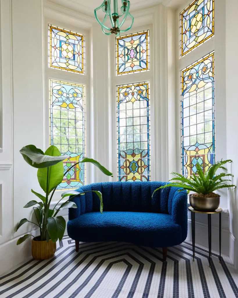 Inside A Victorian Townhouse Renovation: A Stunning Transformation. Entryway With Designer´s Touch