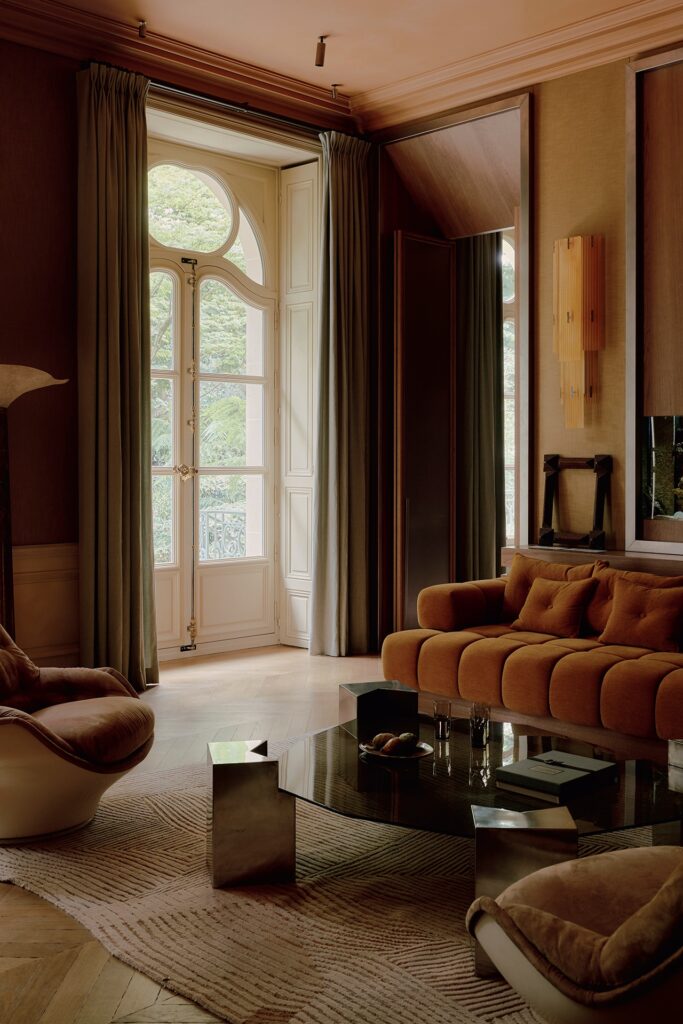 Mansion Interior Design: A Parisian Masterpiece, Family Room With Unique Furniture