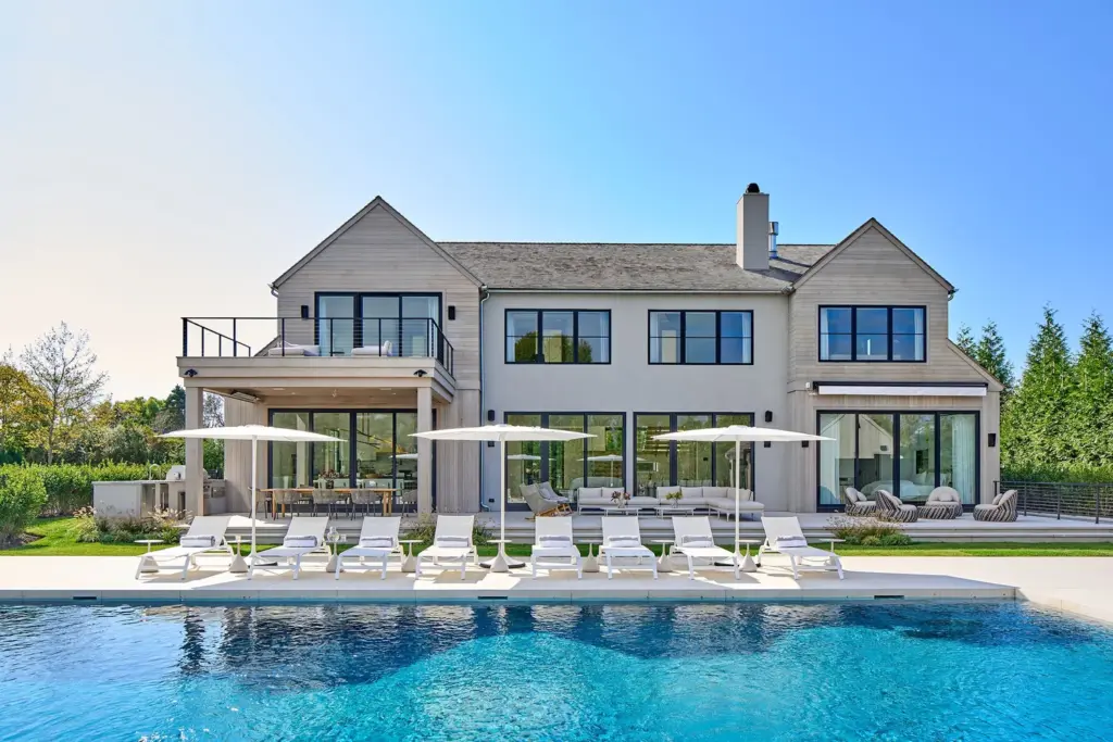 Minimalist Rugs Transformative Power: Layered Luxury in Design