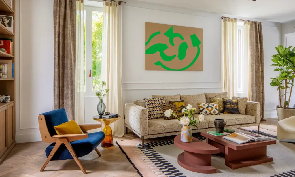 Italian Home Decor: A Guide To Stylish Interiors, Living Room With A Designer´s Furniture And Unique Rug